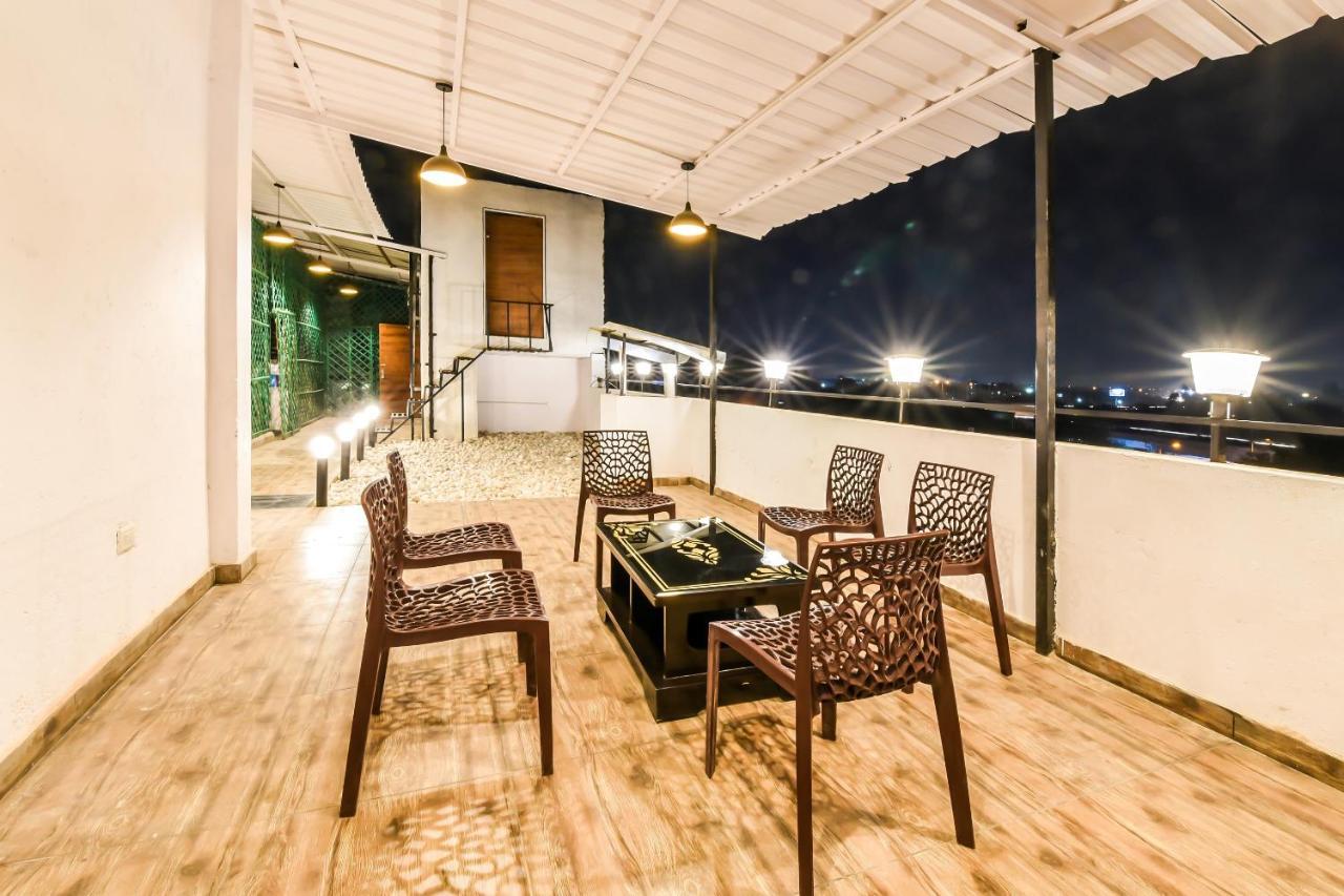Capital O 19133 Oak Tree Hotel New Delhi Exterior photo