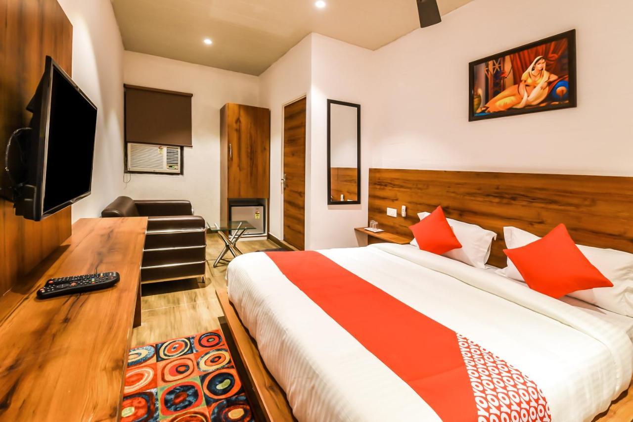 Capital O 19133 Oak Tree Hotel New Delhi Exterior photo