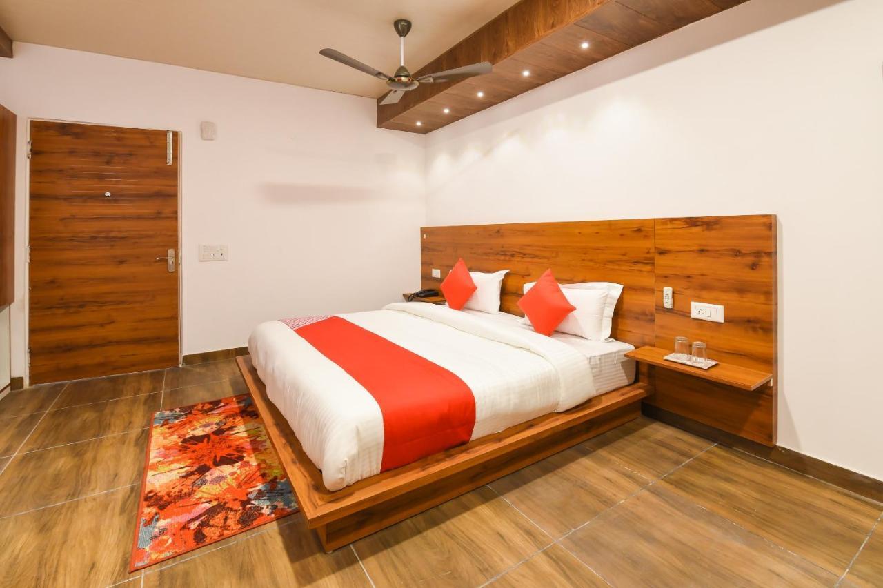 Capital O 19133 Oak Tree Hotel New Delhi Exterior photo